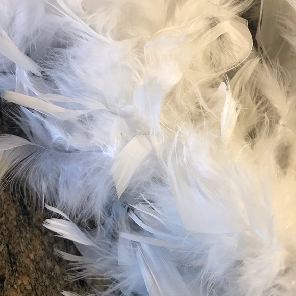 6 foot white boas - Picture 3 of 3